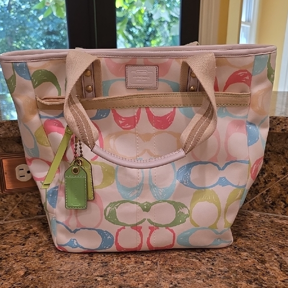 Coach Handbags - Vintage Coach Hampton Scribble Tote - 11.5x13
